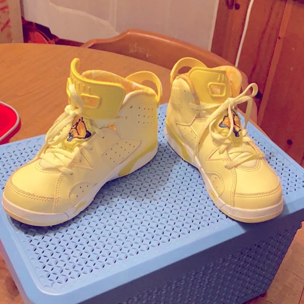 Air Jordan 6 GS Floral, size 1Y, dynamic yellow